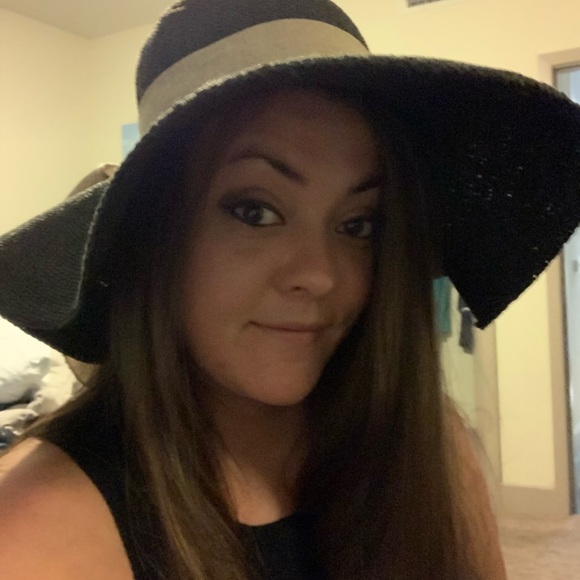 Meet your Posher, Kendra - Picture 1 of 1